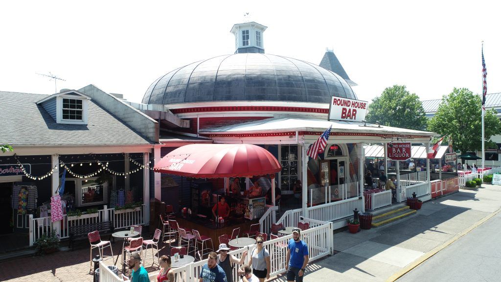 roundhouse side bar PutinBay Lodging