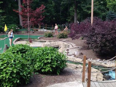 War of 18 Holes Miniature Golf